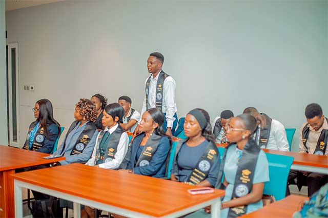 SAFARI YA UHURU WA KIFEDHA – KIZAZI CHA WANAFUNZI 12 WAMEHITIMU! 